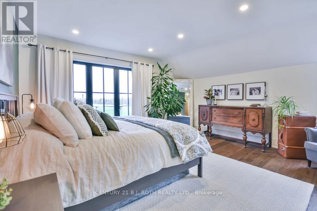1803 Old Second Road N, Springwater, ON - Indoor Photo Showing Bedroom