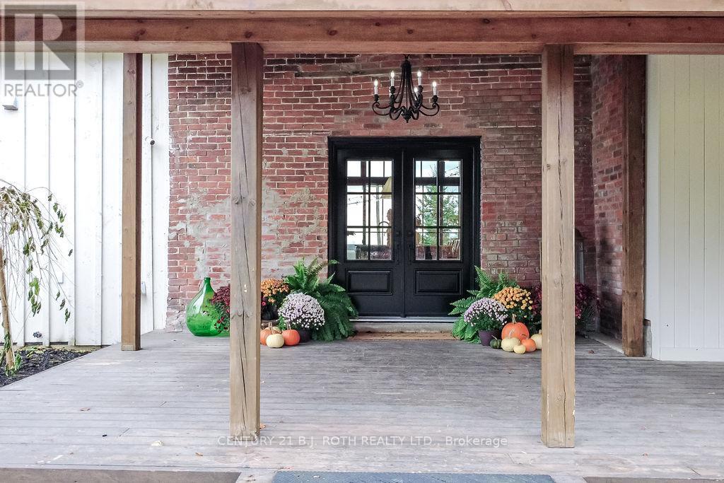 1803 Old Second Road N, Springwater, ON - Outdoor