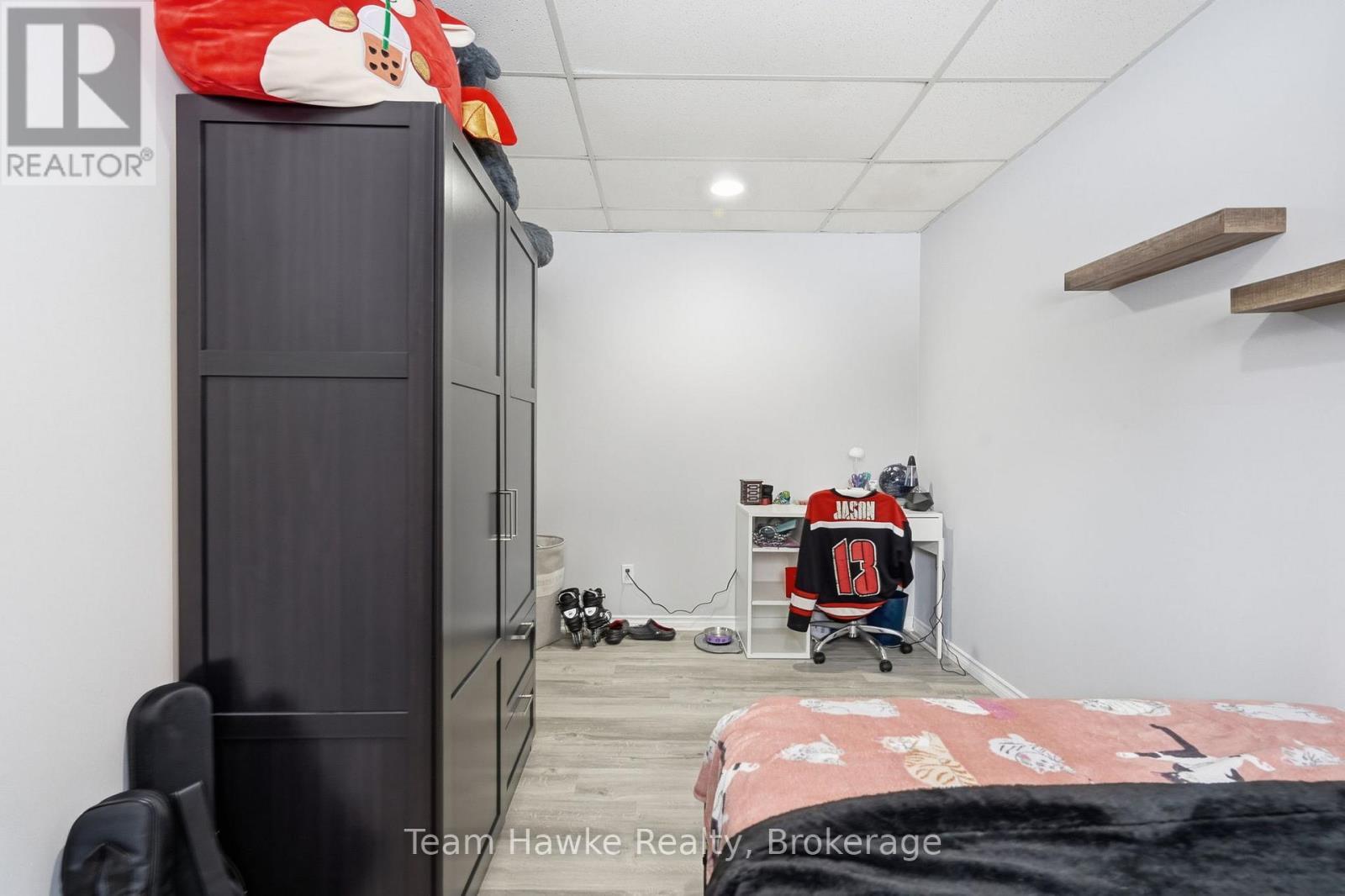 77 Tall Pines Drive, Tiny, ON - Indoor Photo Showing Bedroom