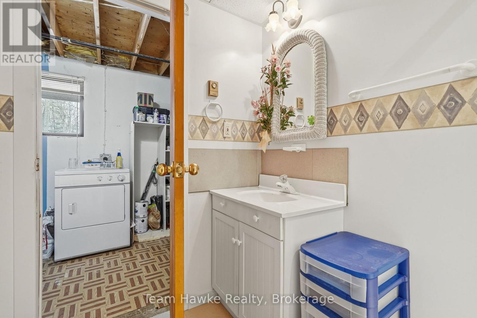 77 Tall Pines Drive, Tiny, ON - Indoor Photo Showing Laundry Room