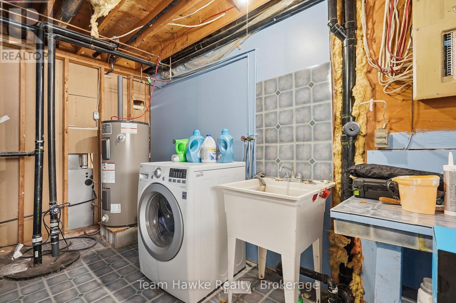 77 Tall Pines Drive, Tiny, ON - Indoor Photo Showing Laundry Room