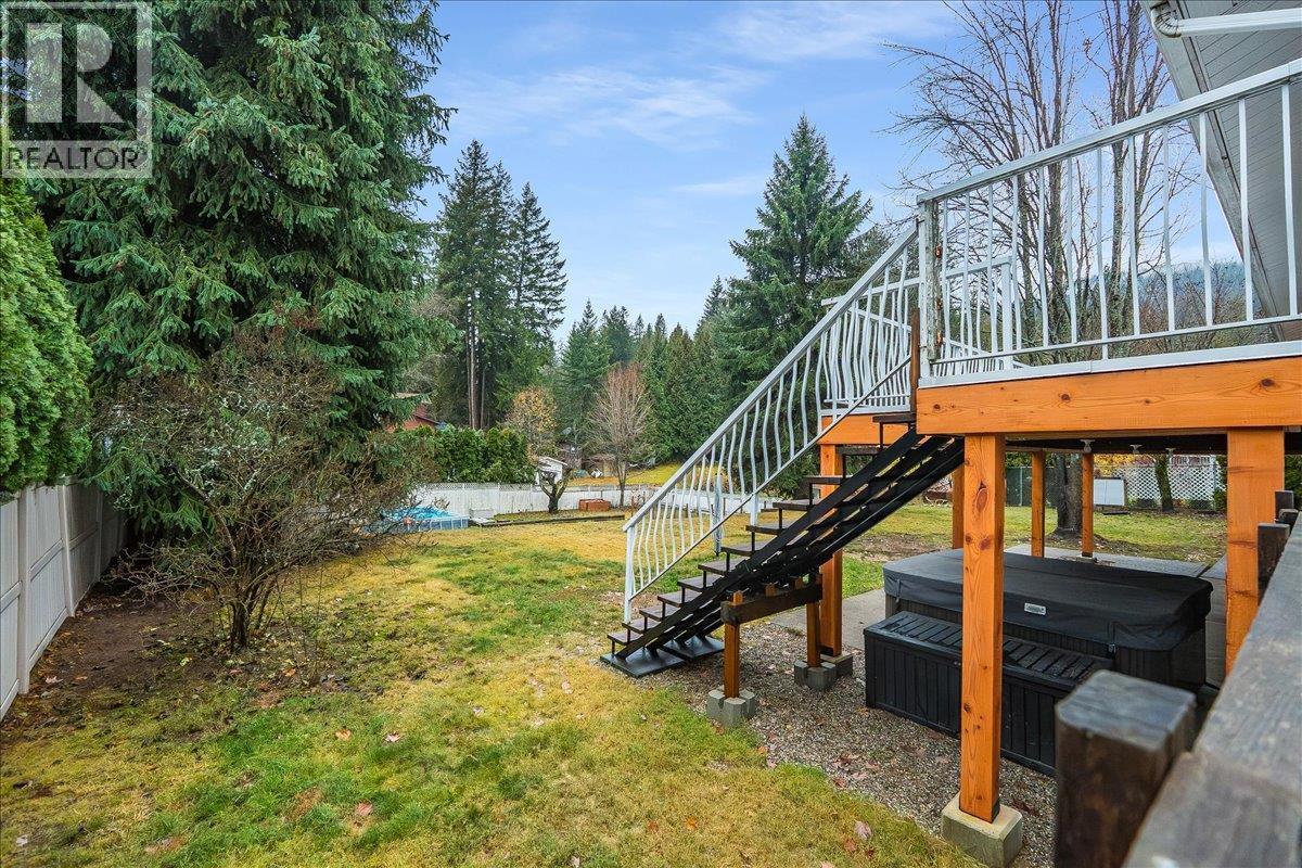 1408 Meadowbrook Drive, Castlegar, BC - Outdoor