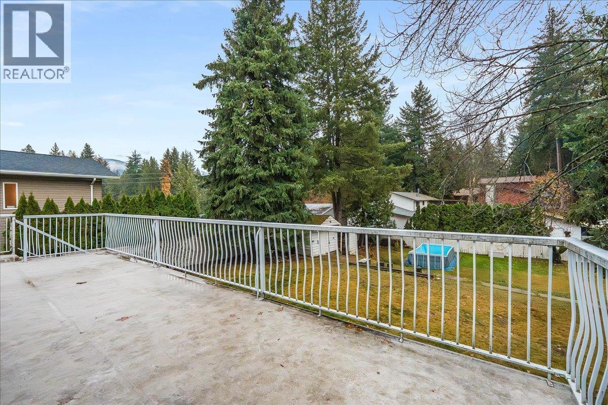 1408 Meadowbrook Drive, Castlegar, BC - Outdoor