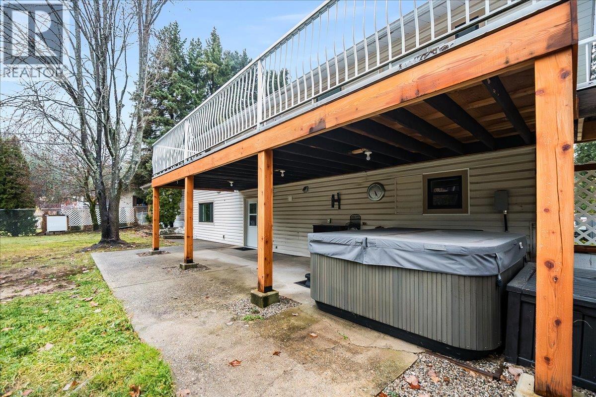 1408 Meadowbrook Drive, Castlegar, BC - Outdoor