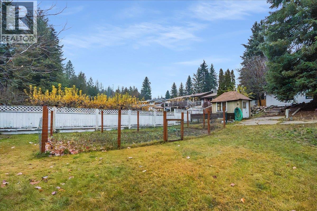 1408 Meadowbrook Drive, Castlegar, BC - Outdoor