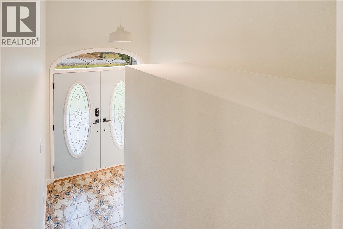 1408 Meadowbrook Drive, Castlegar, BC - Indoor Photo Showing Other Room