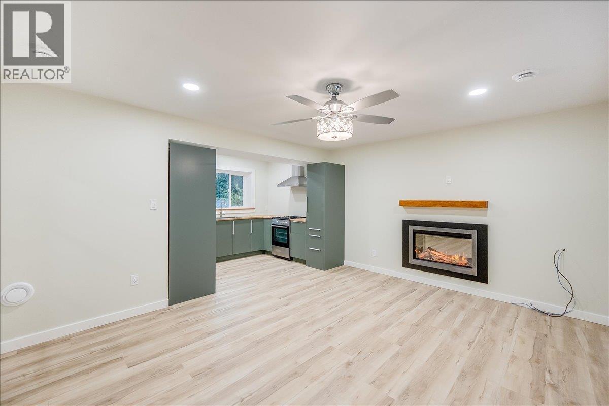 1408 Meadowbrook Drive, Castlegar, BC - Indoor With Fireplace