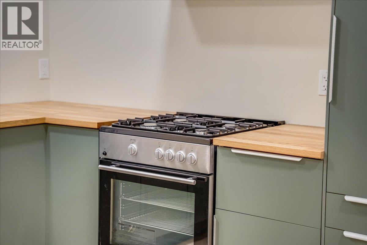 1408 Meadowbrook Drive, Castlegar, BC - Indoor Photo Showing Kitchen