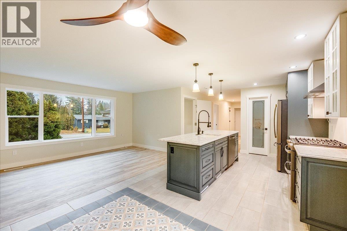 1408 Meadowbrook Drive, Castlegar, BC - Indoor