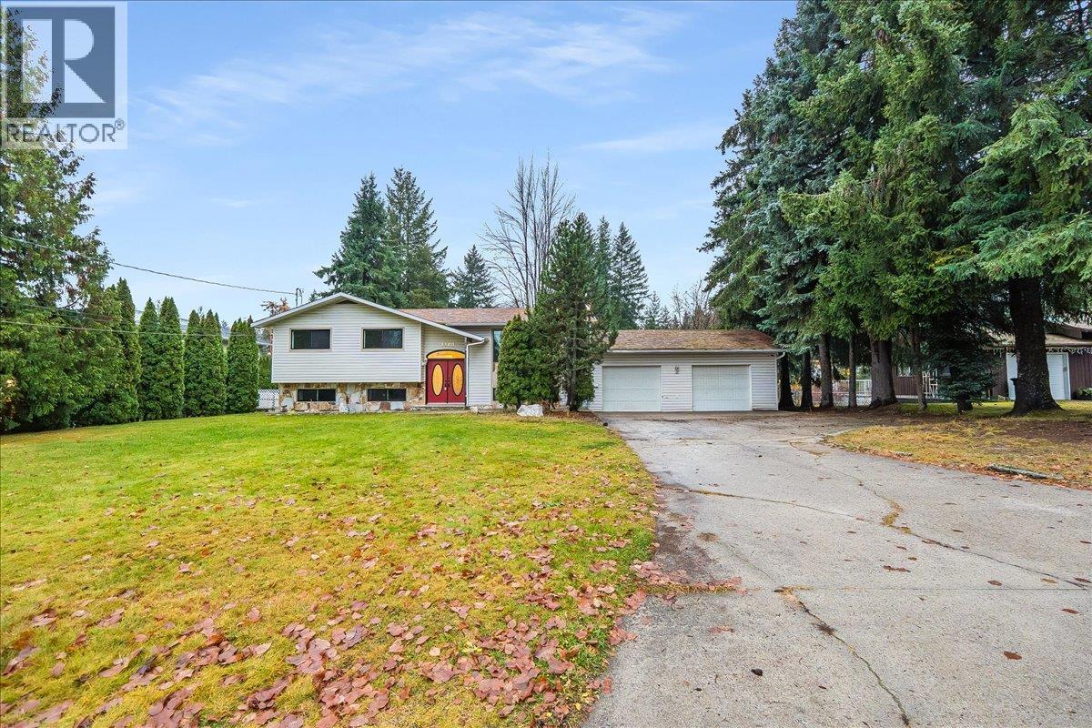 1408 Meadowbrook Drive, Castlegar, BC - Outdoor