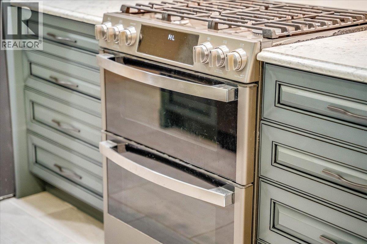1408 Meadowbrook Drive, Castlegar, BC - Indoor Photo Showing Kitchen