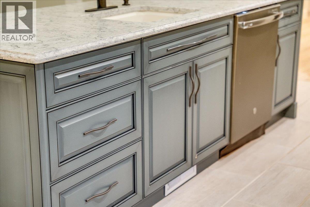 1408 Meadowbrook Drive, Castlegar, BC - Indoor Photo Showing Kitchen