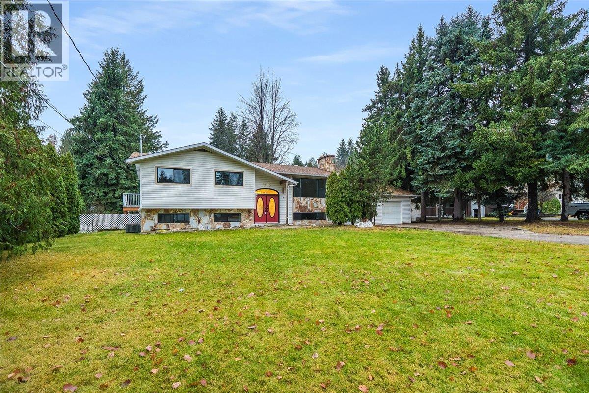 1408 Meadowbrook Drive, Castlegar, BC - Outdoor