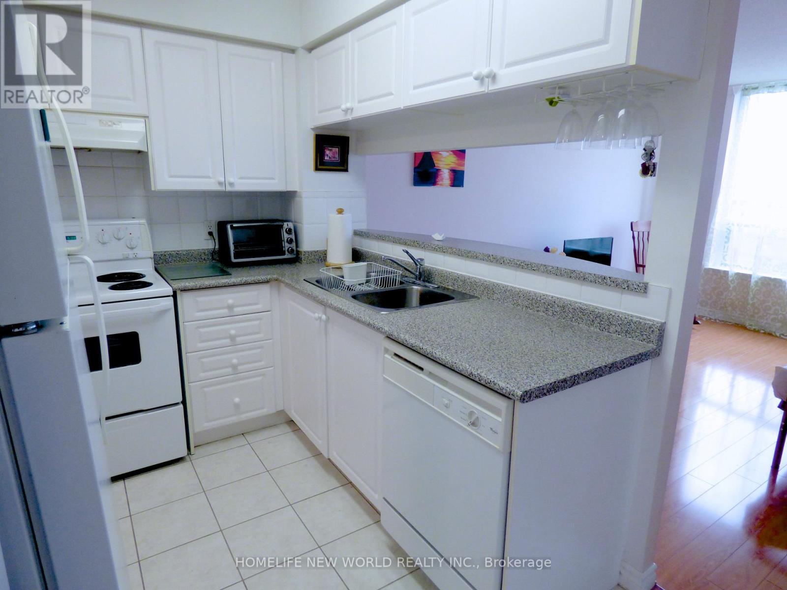 507 - 9015 Leslie Street, Richmond Hill, ON - Indoor Photo Showing Kitchen With Double Sink