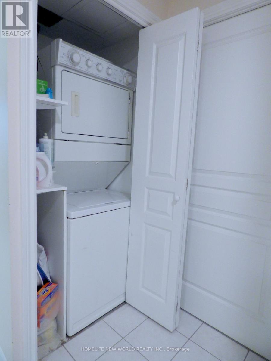 507 - 9015 Leslie Street, Richmond Hill, ON - Indoor Photo Showing Laundry Room