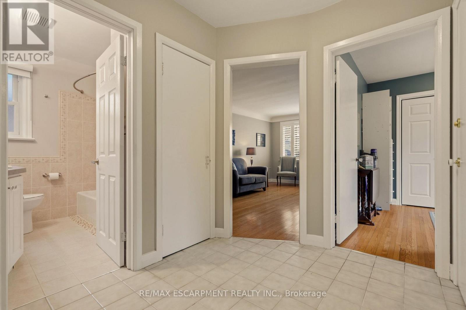 51 Westwood Avenue, Hamilton, ON - Indoor Photo Showing Bathroom
