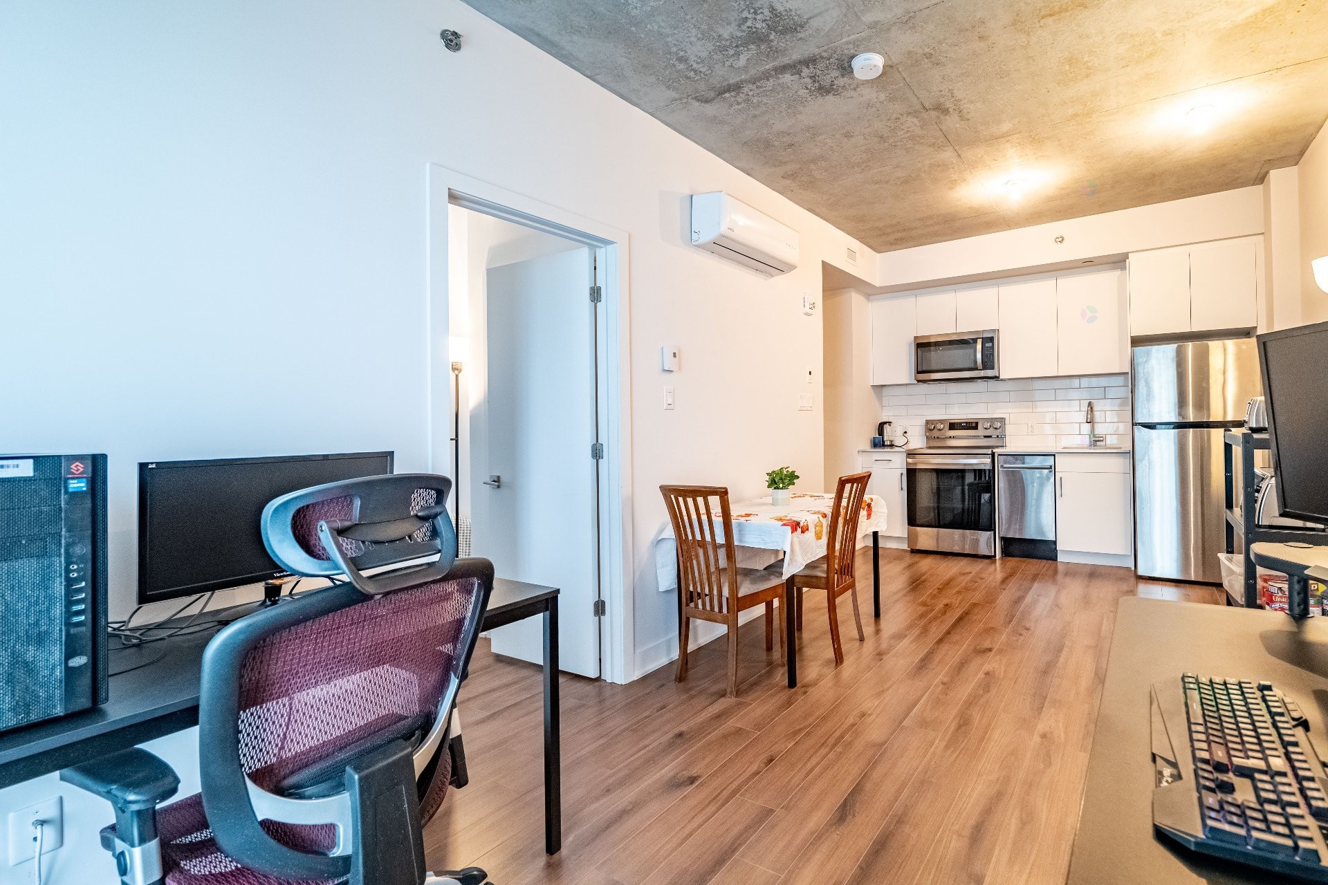 Living Room - 404-6780 Boul. Newman, Montréal (Lasalle), QC - Indoor Photo Showing Kitchen