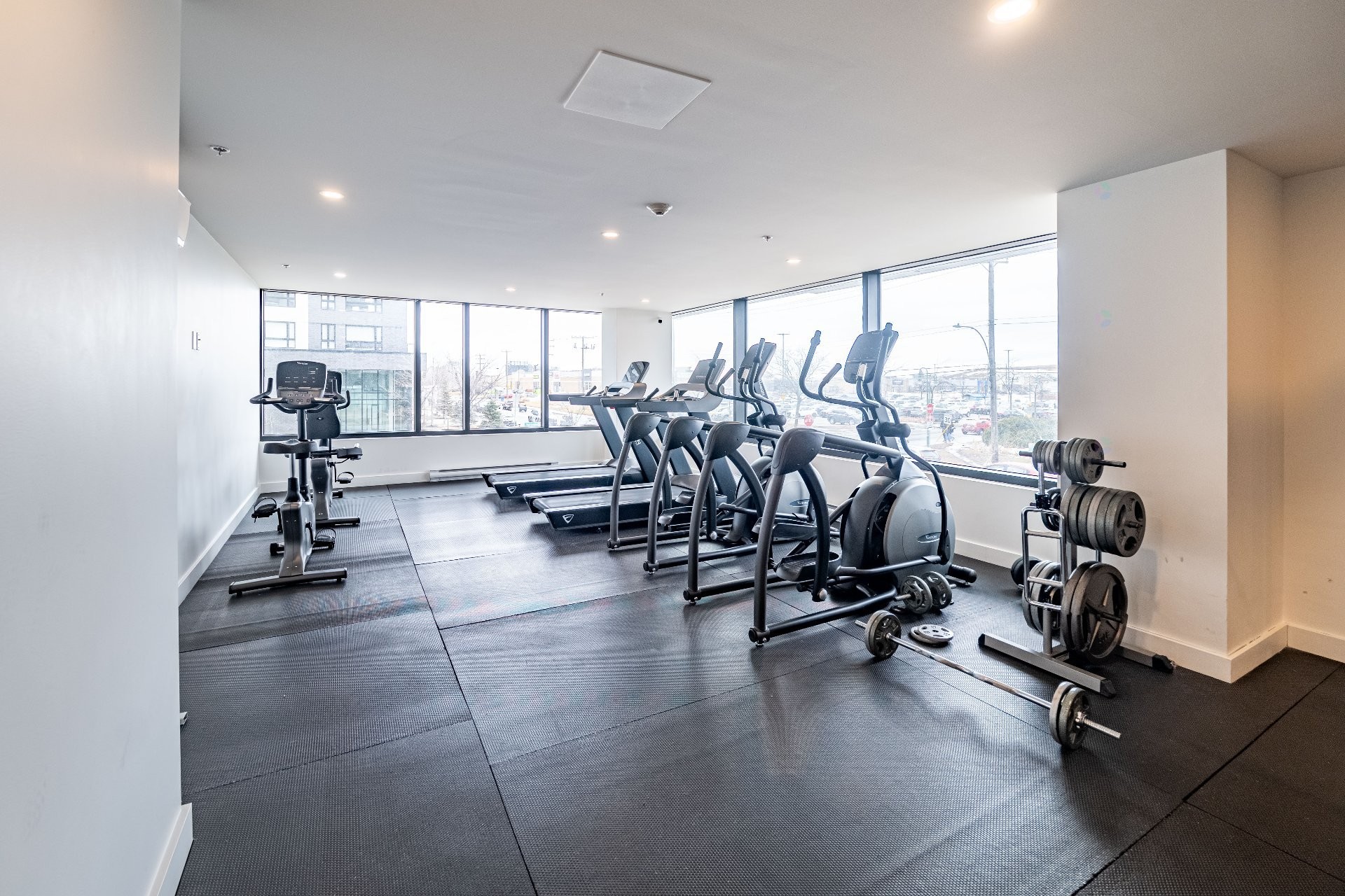 Exercise Room - 404-6780 Boul. Newman, Montréal (Lasalle), QC - Indoor Photo Showing Gym Room