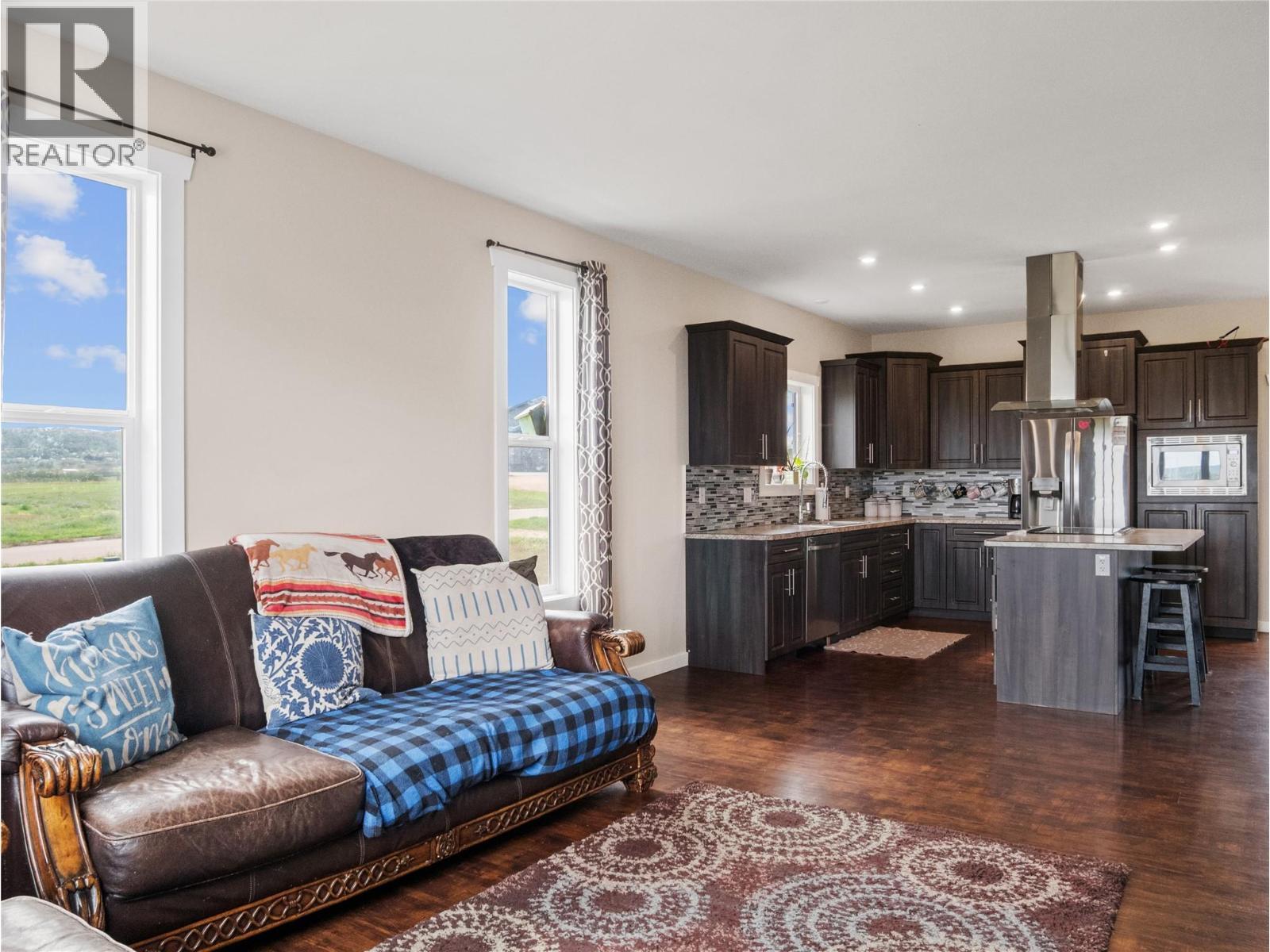 4830 Elevator Road, Pouce Coupe, BC - Indoor Photo Showing Kitchen With Upgraded Kitchen
