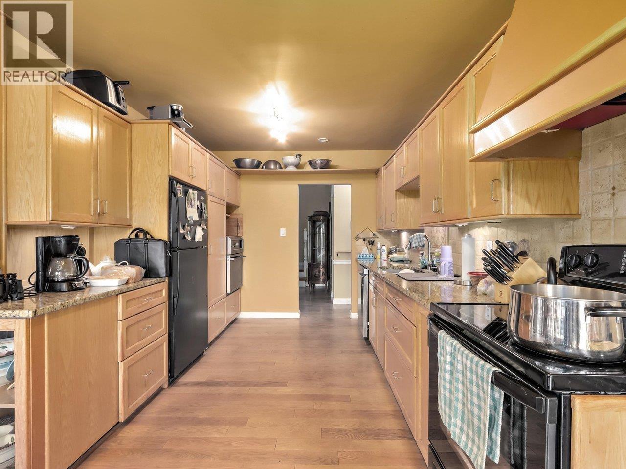 534 Beachview Drive, North Vancouver, BC - Indoor Photo Showing Kitchen