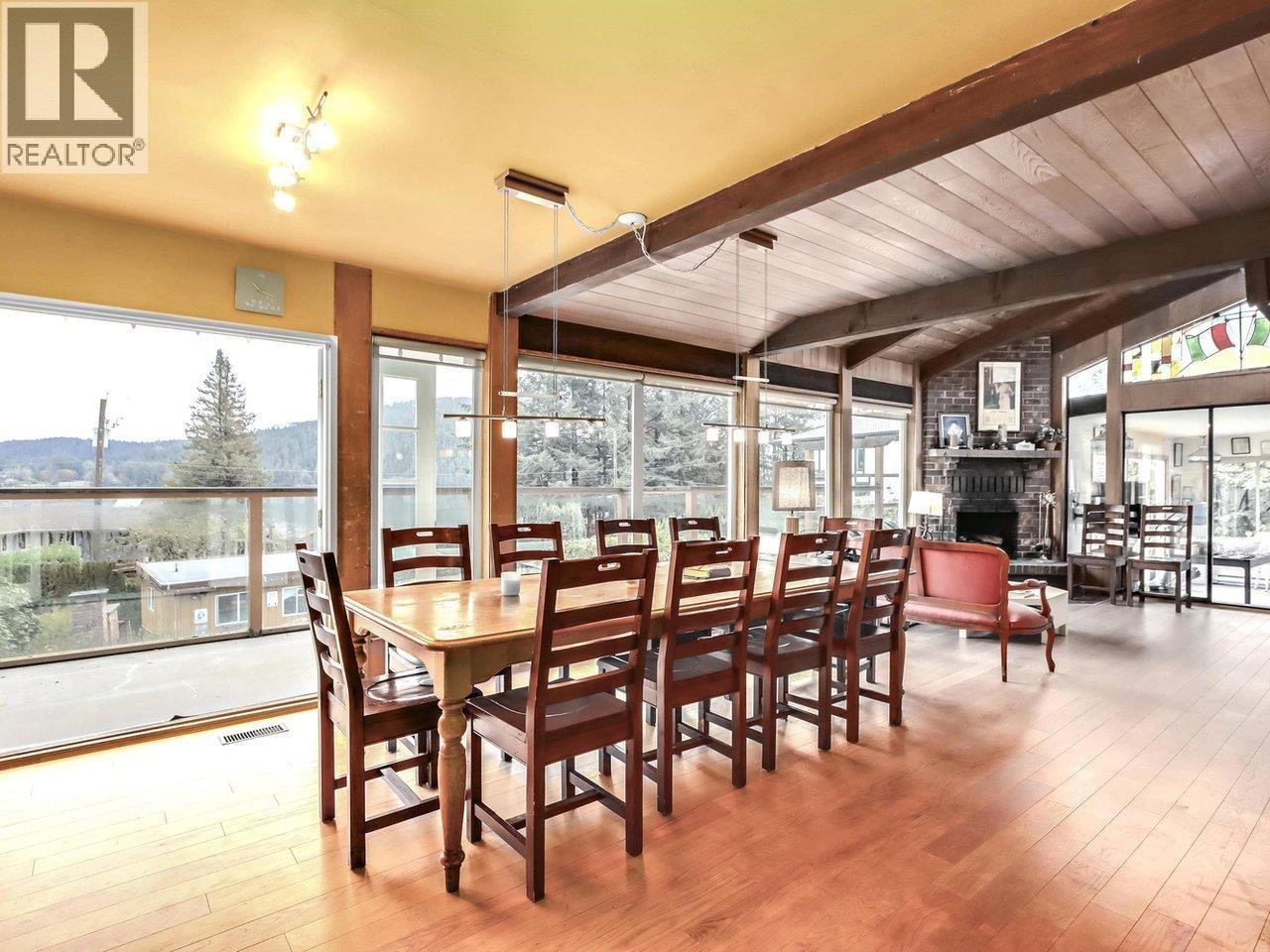 534 Beachview Drive, North Vancouver, BC - Indoor Photo Showing Dining Room
