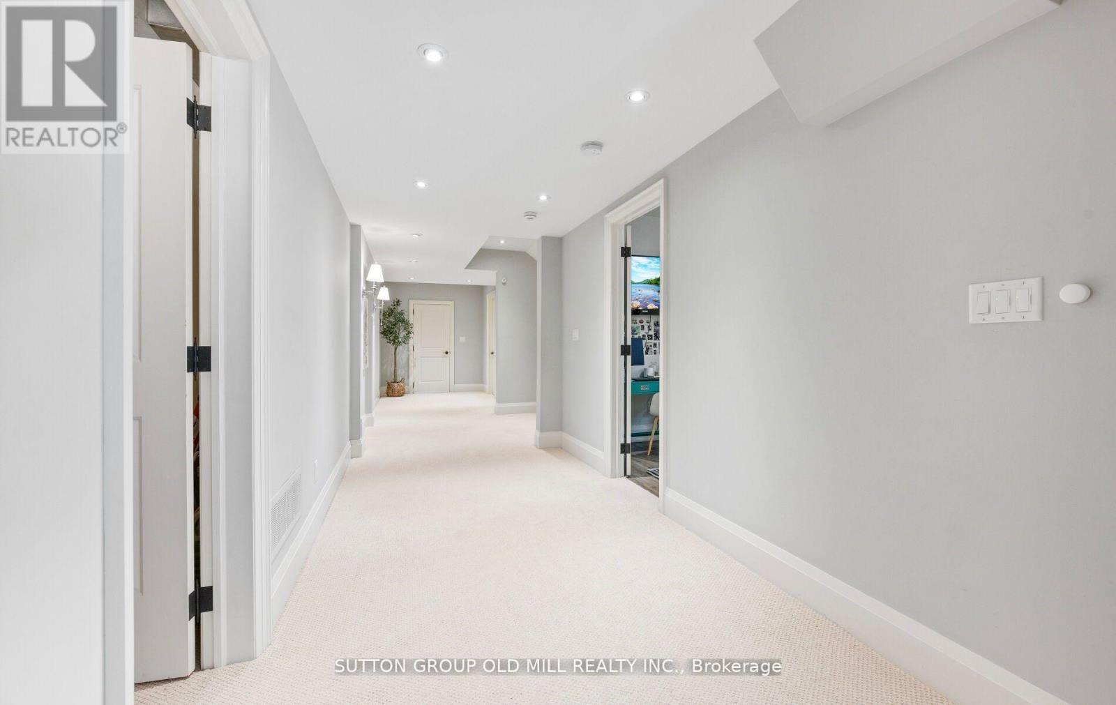 8 Cumberland Drive, Mississauga, ON - Indoor Photo Showing Other Room