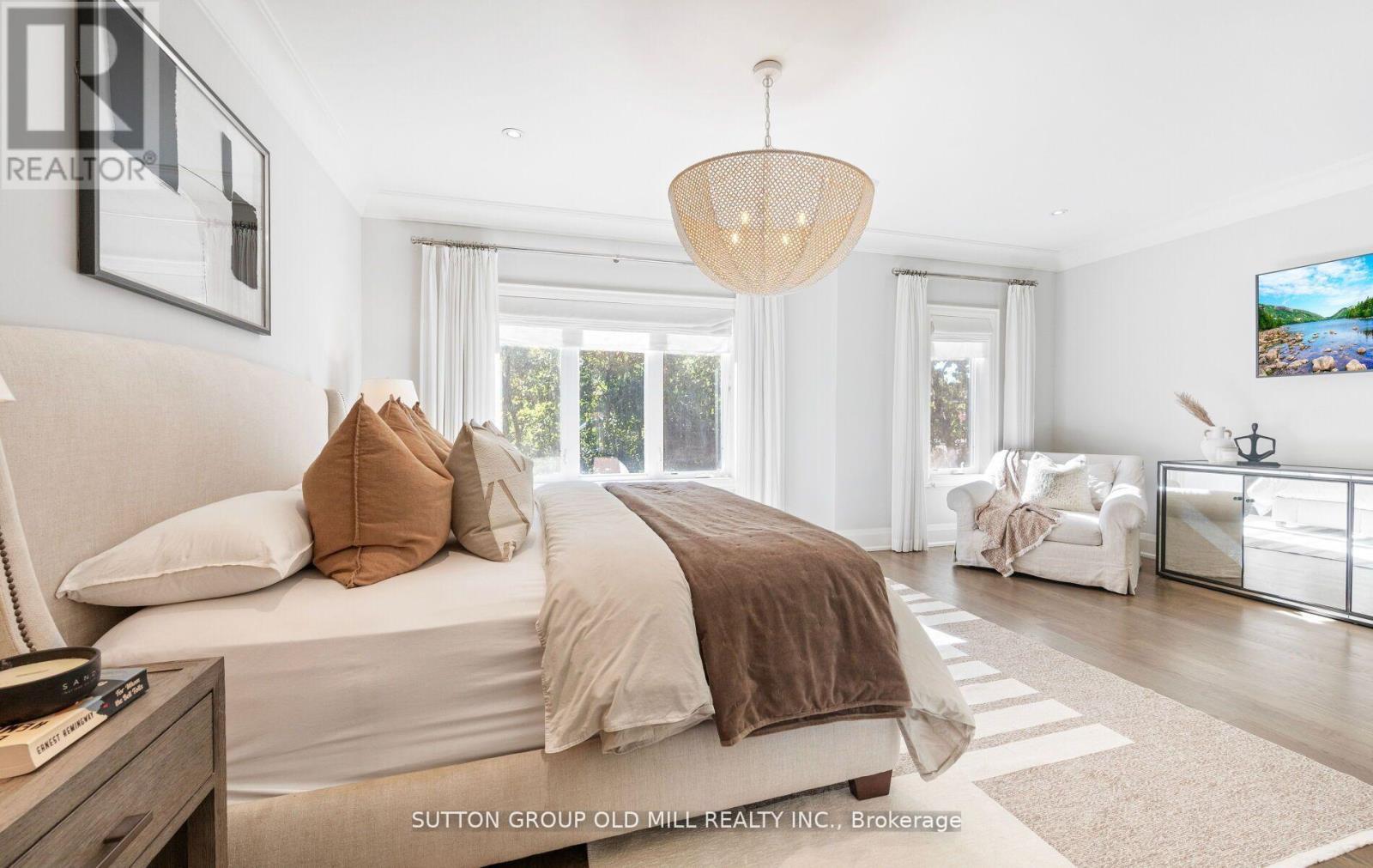 8 Cumberland Drive, Mississauga, ON - Indoor Photo Showing Bedroom