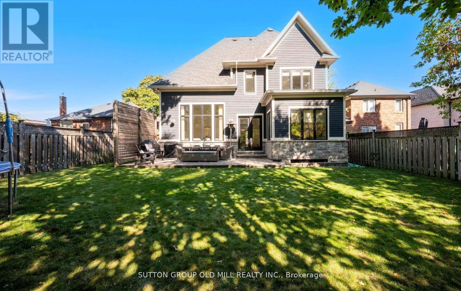 8 Cumberland Drive, Mississauga, ON - Outdoor