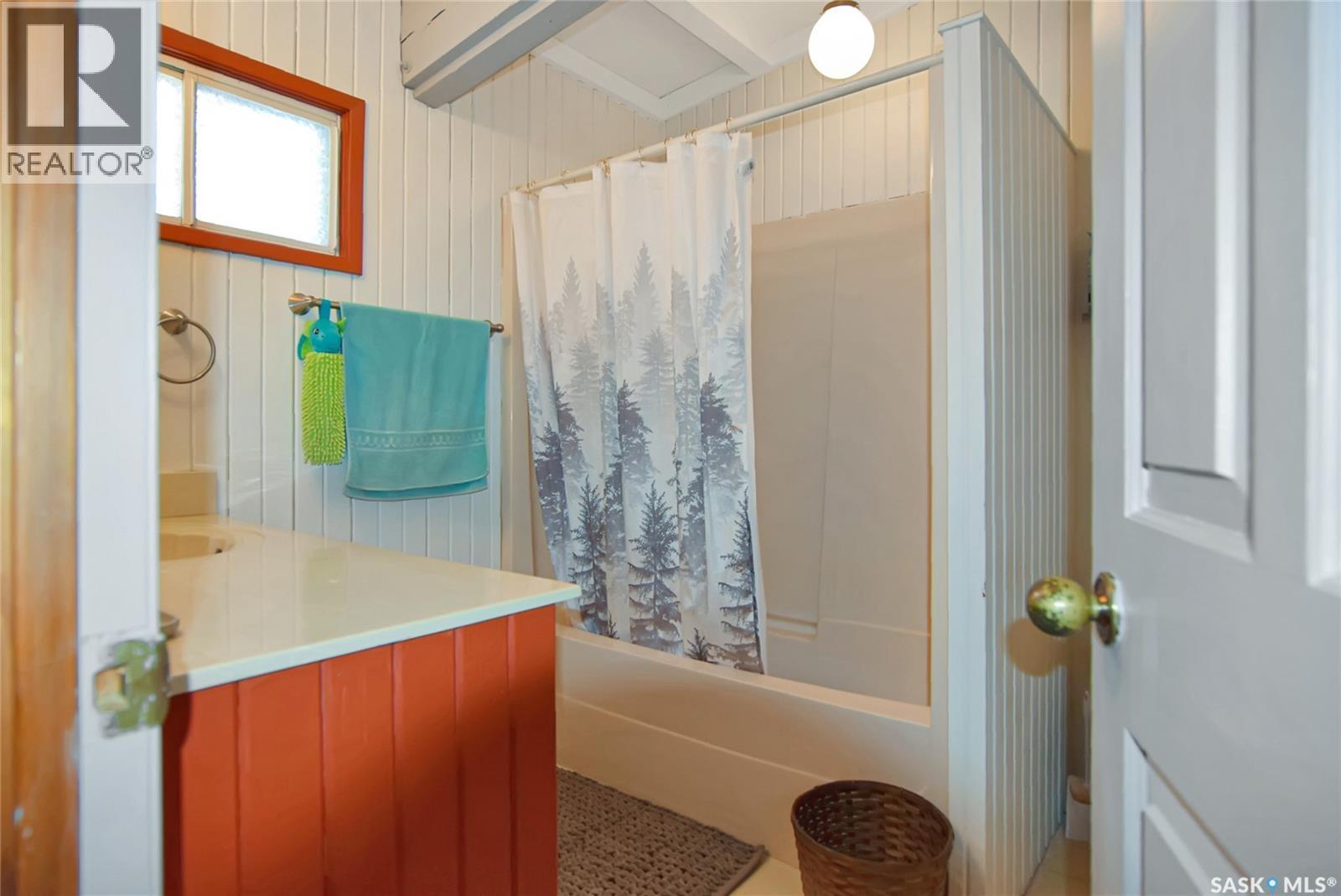 208-210 Criddle Avenue, Crooked Lake, SK - Indoor Photo Showing Bathroom