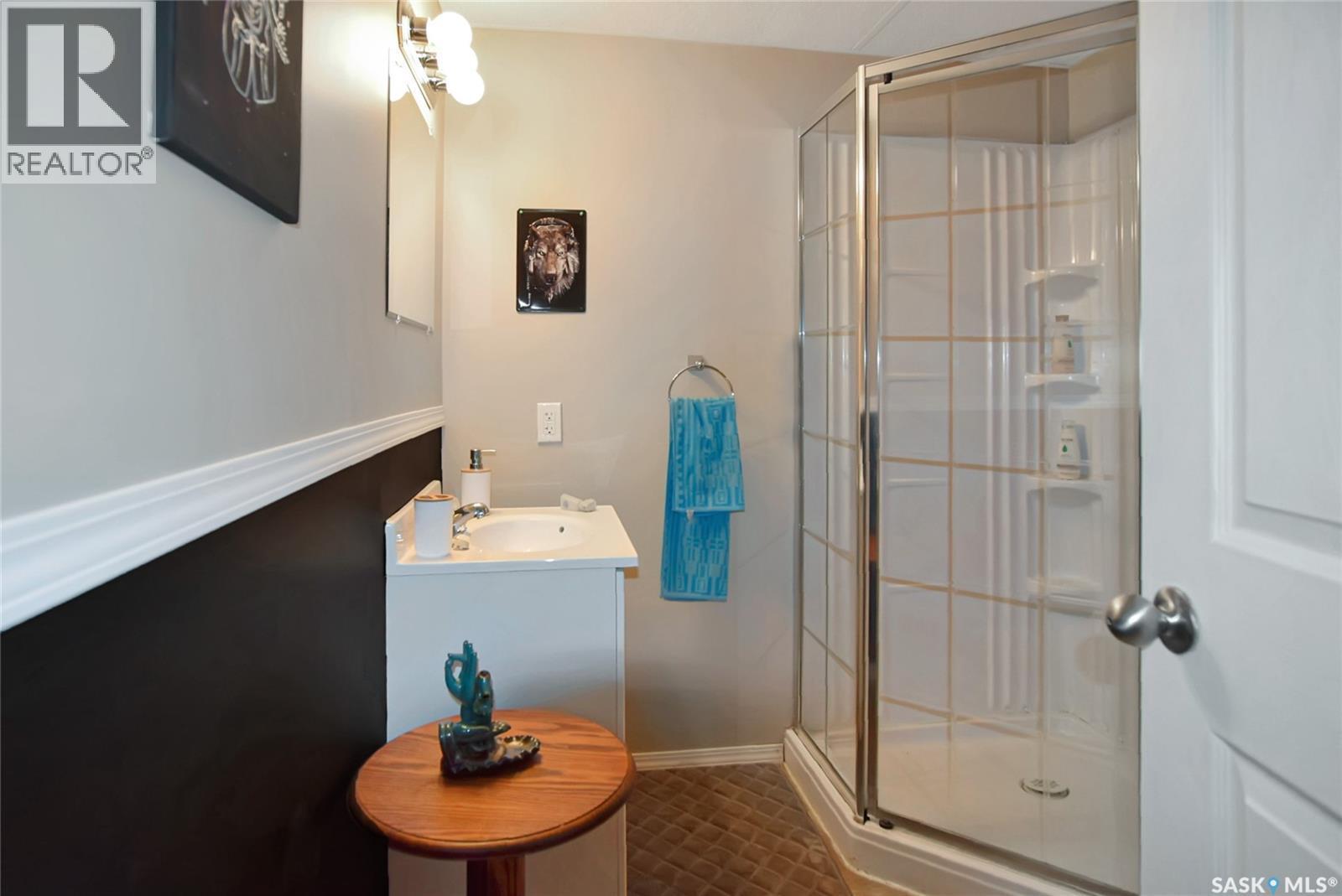 208-210 Criddle Avenue, Crooked Lake, SK - Indoor Photo Showing Bathroom