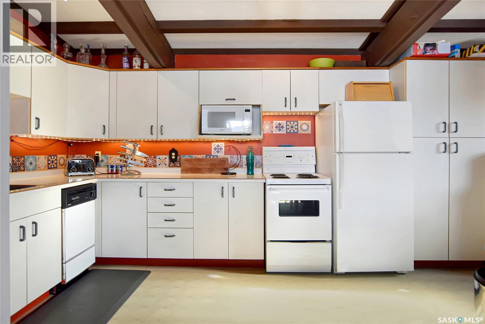 208-210 Criddle Avenue, Crooked Lake, SK - Indoor Photo Showing Kitchen