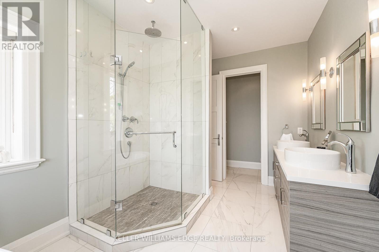 1081 Beach Boulevard, Hamilton, ON - Indoor Photo Showing Bathroom