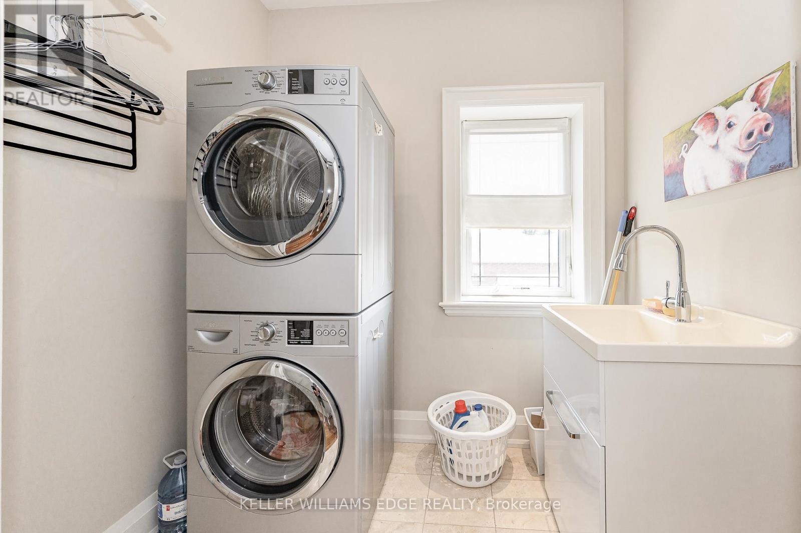 1081 Beach Boulevard, Hamilton, ON - Indoor Photo Showing Laundry Room