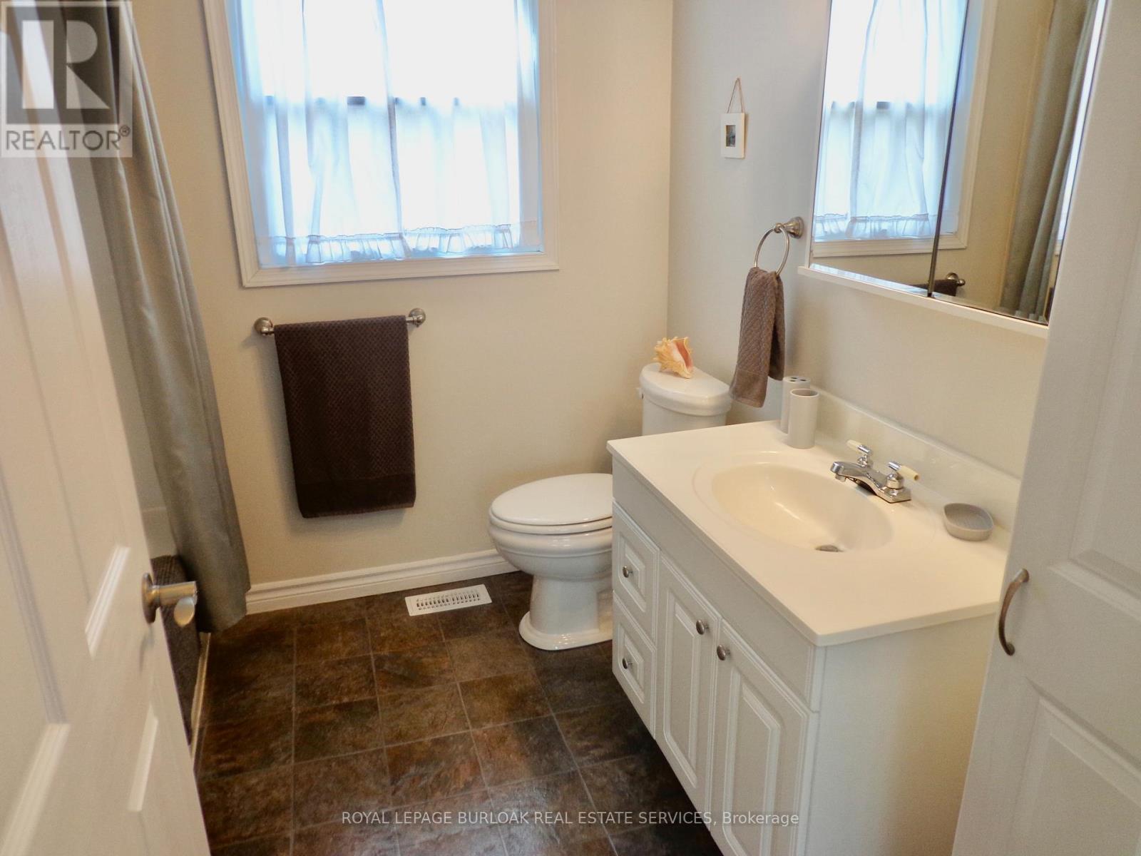562 Beach Boulevard, Hamilton, ON - Indoor Photo Showing Bathroom
