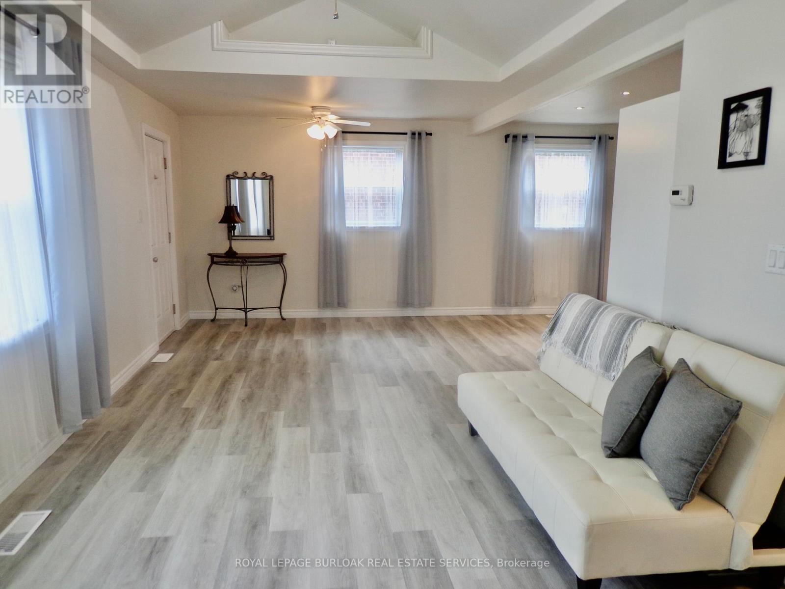 562 Beach Boulevard, Hamilton, ON - Indoor