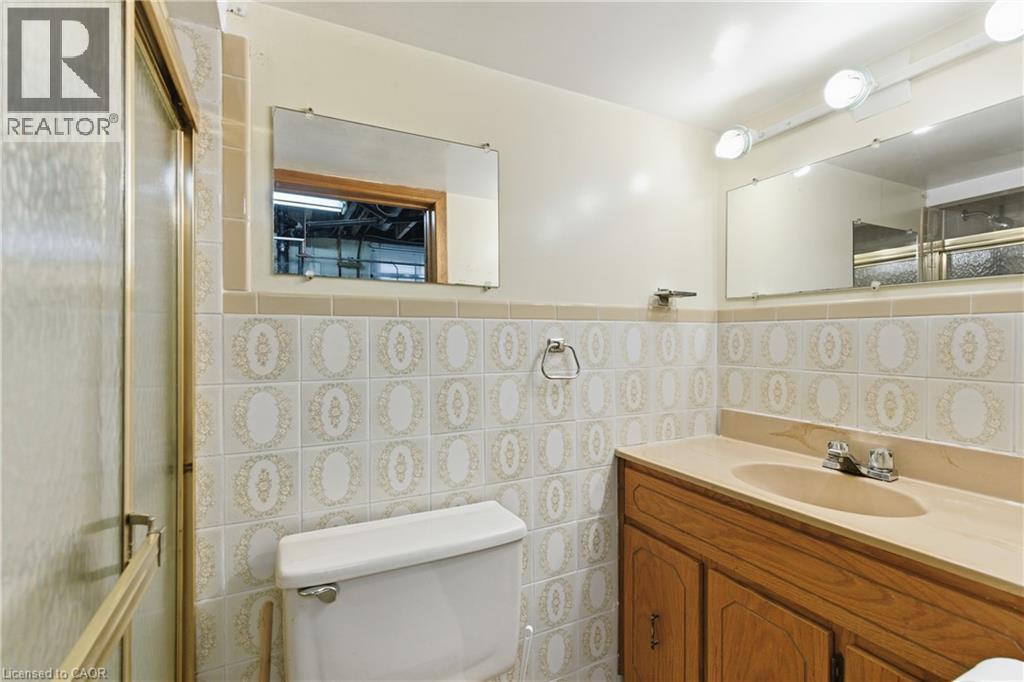 83 Riverdale Drive, Hamilton, ON - Indoor Photo Showing Bathroom