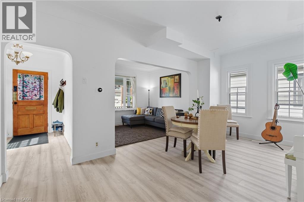 157 East 5Th Street, Hamilton, ON - Indoor Photo Showing Dining Room