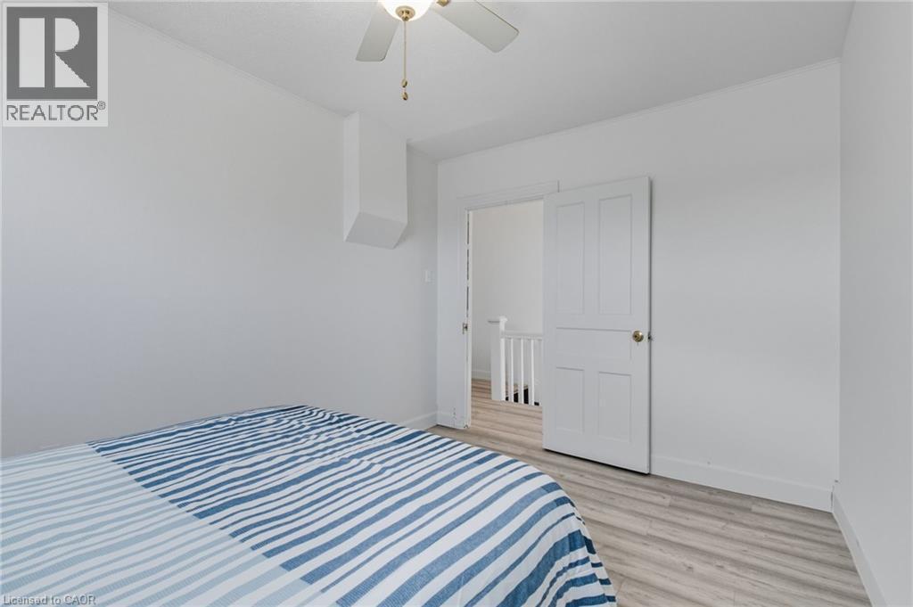 157 East 5Th Street, Hamilton, ON - Indoor Photo Showing Bedroom