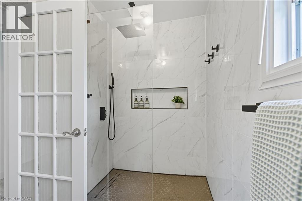 157 East 5Th Street, Hamilton, ON - Indoor Photo Showing Other Room