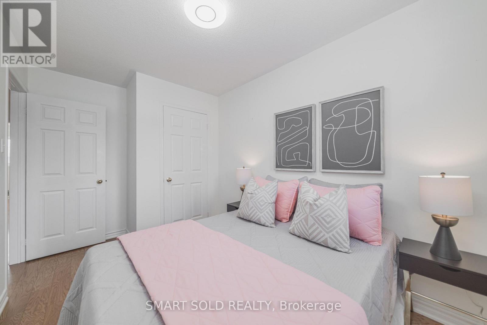 29 Breezeway Crescent, Richmond Hill, ON - Indoor Photo Showing Bedroom