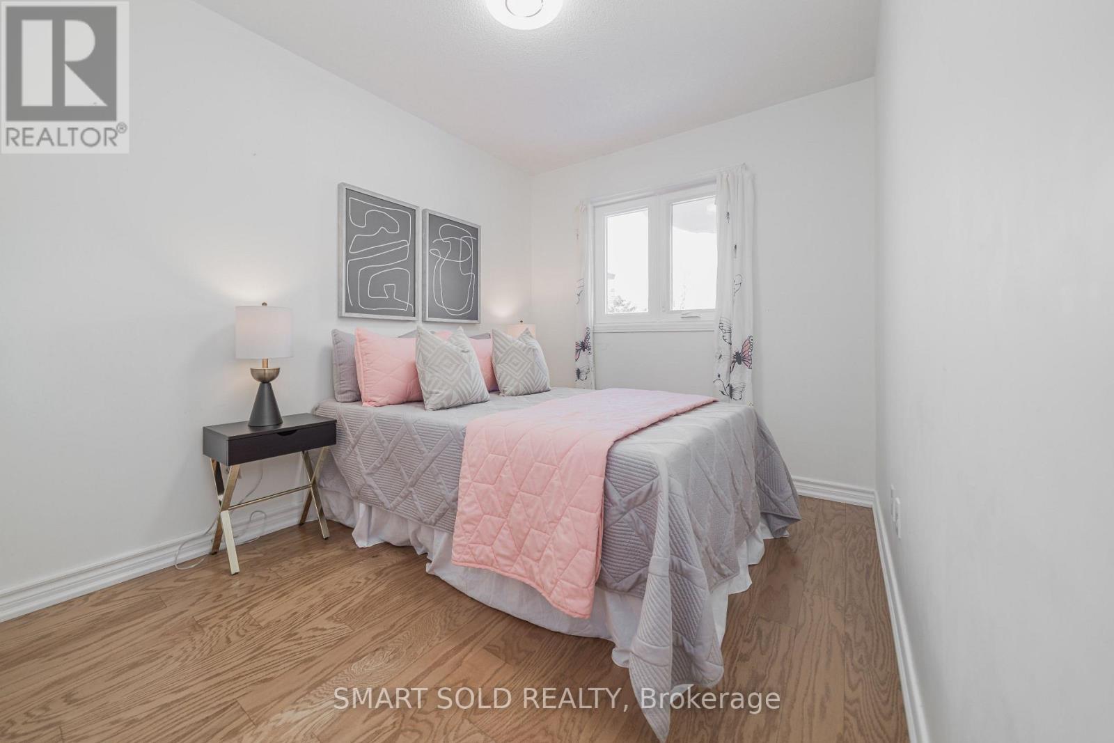 29 Breezeway Crescent, Richmond Hill, ON - Indoor Photo Showing Bedroom