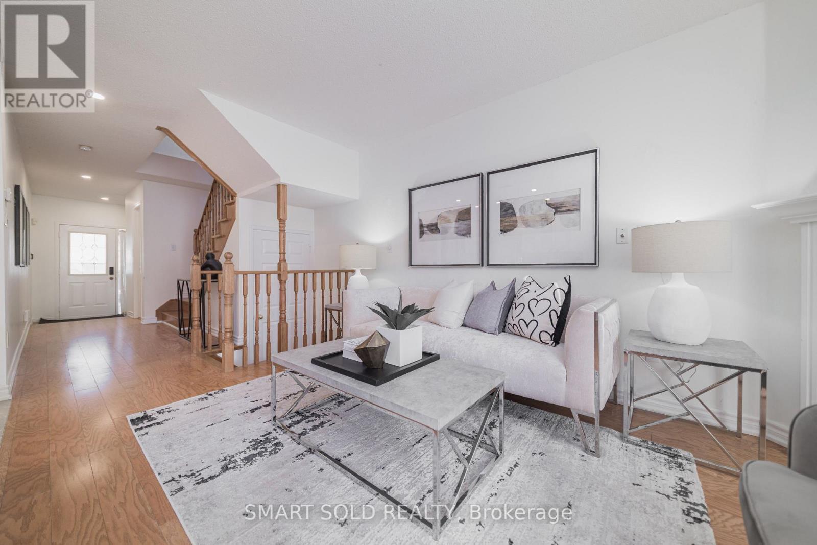 29 Breezeway Crescent, Richmond Hill, ON - Indoor Photo Showing Living Room