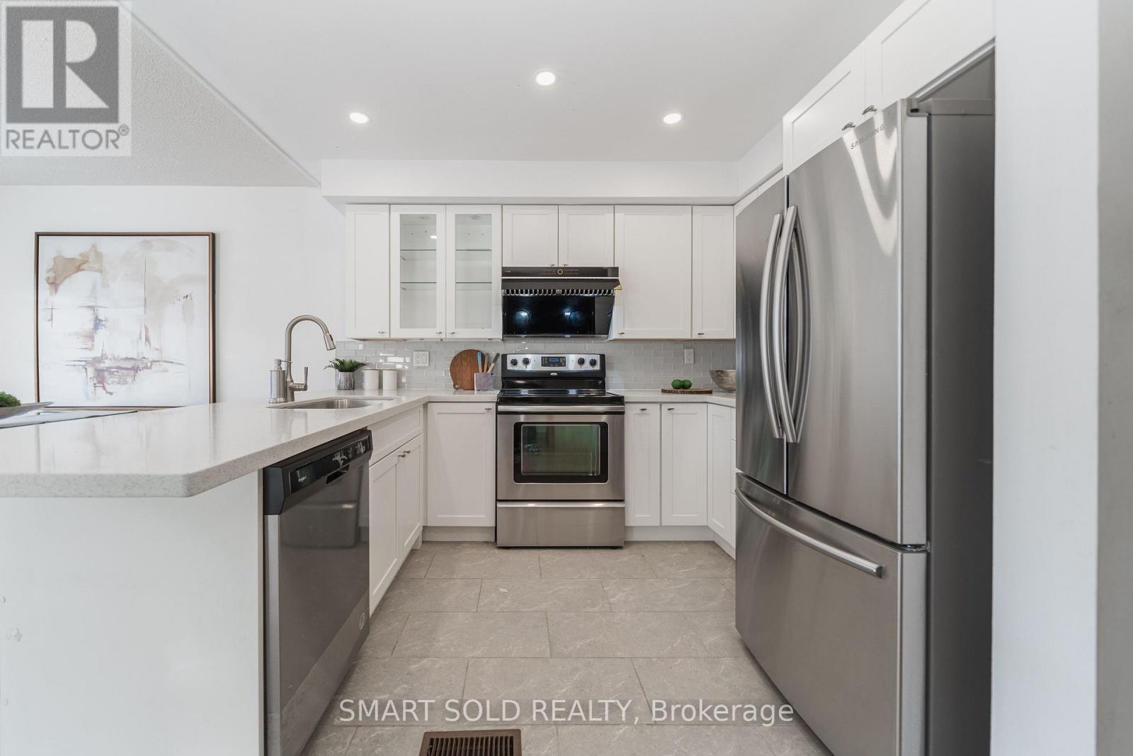 29 Breezeway Crescent, Richmond Hill, ON - Indoor Photo Showing Kitchen