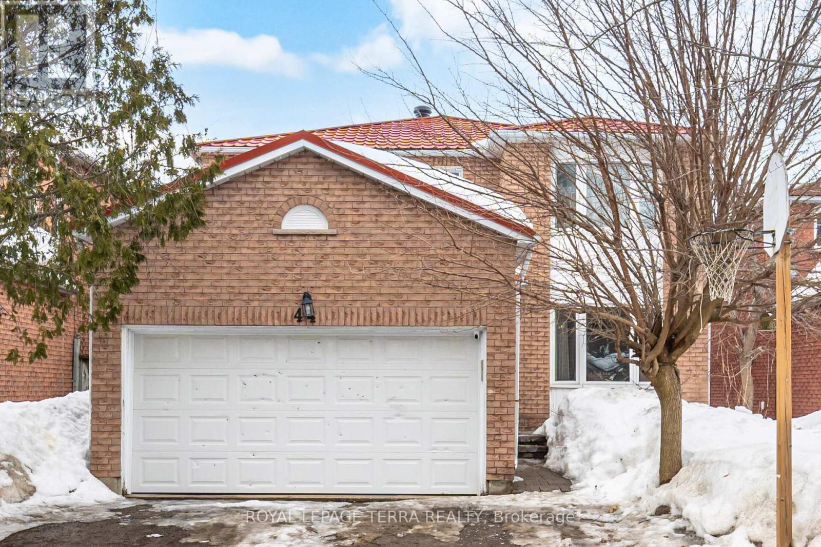 44 Carruthers Crescent, Barrie, ON - Outdoor