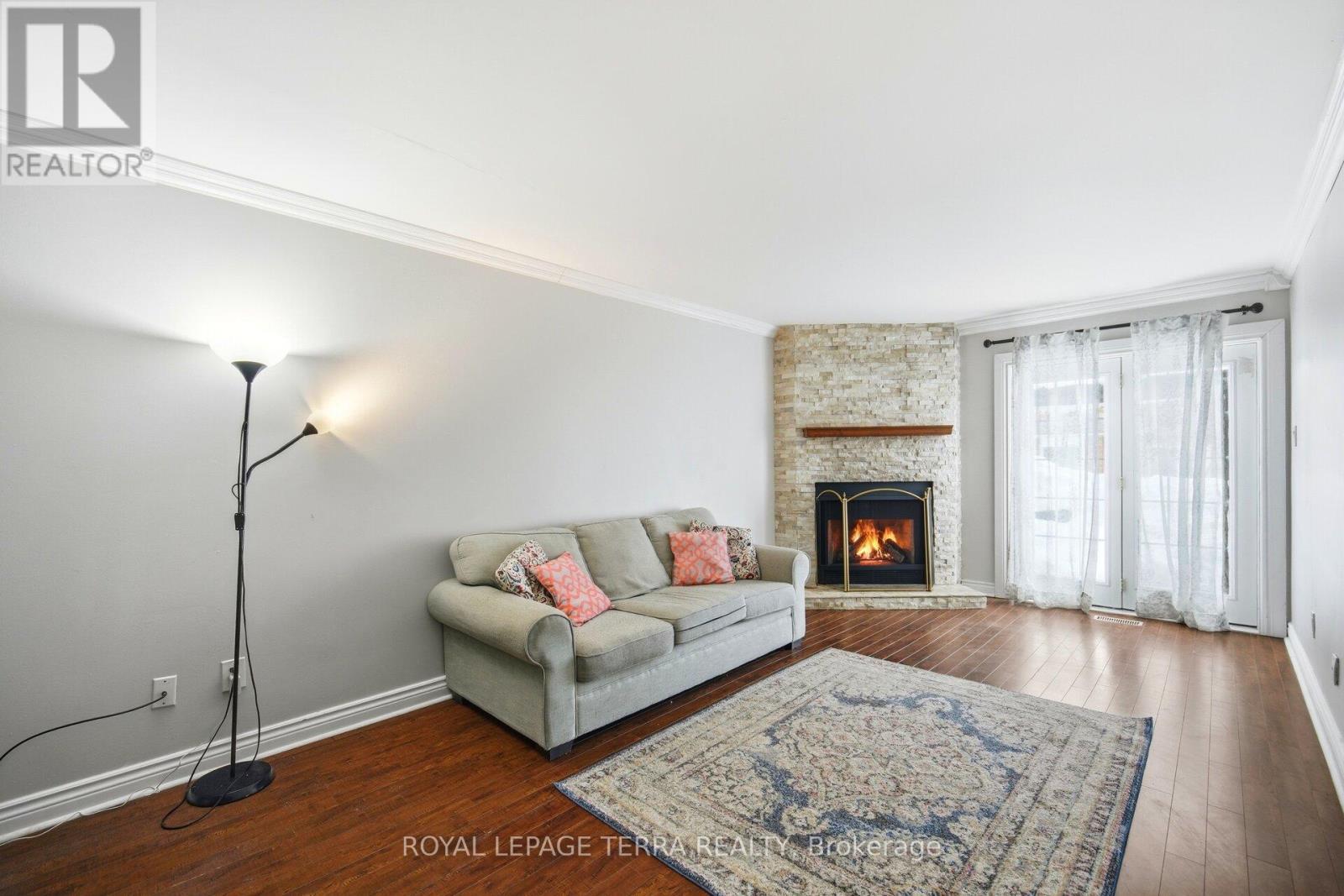 44 Carruthers Crescent, Barrie, ON - Indoor Photo Showing Living Room With Fireplace