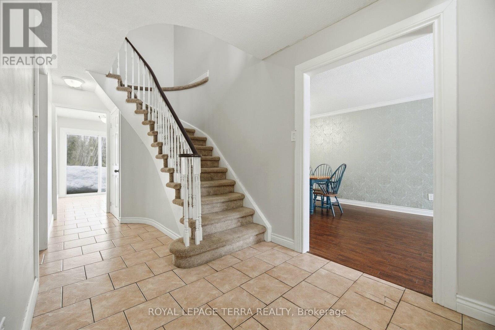 44 Carruthers Crescent, Barrie, ON - Indoor Photo Showing Other Room