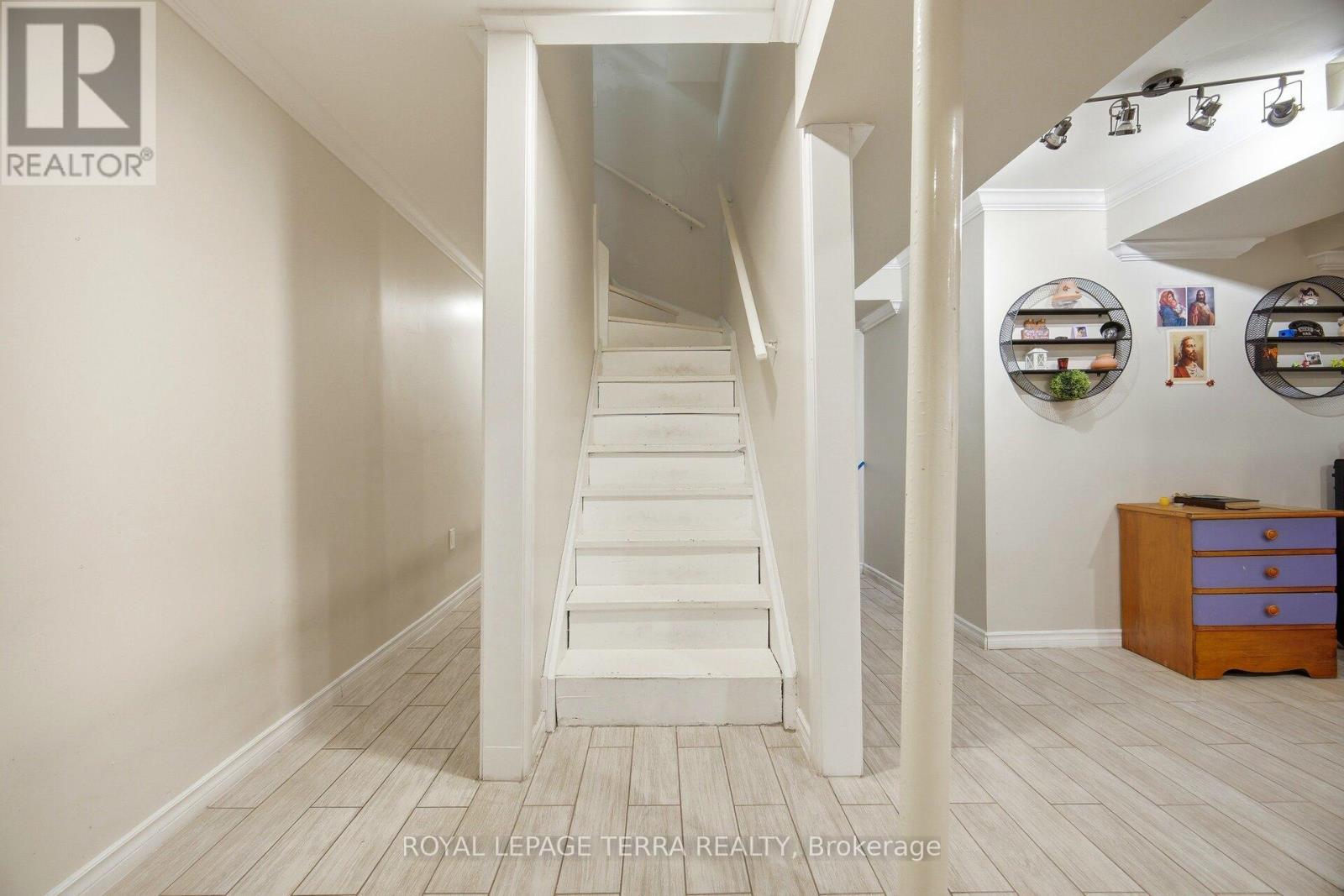 44 Carruthers Crescent, Barrie, ON - Indoor Photo Showing Other Room