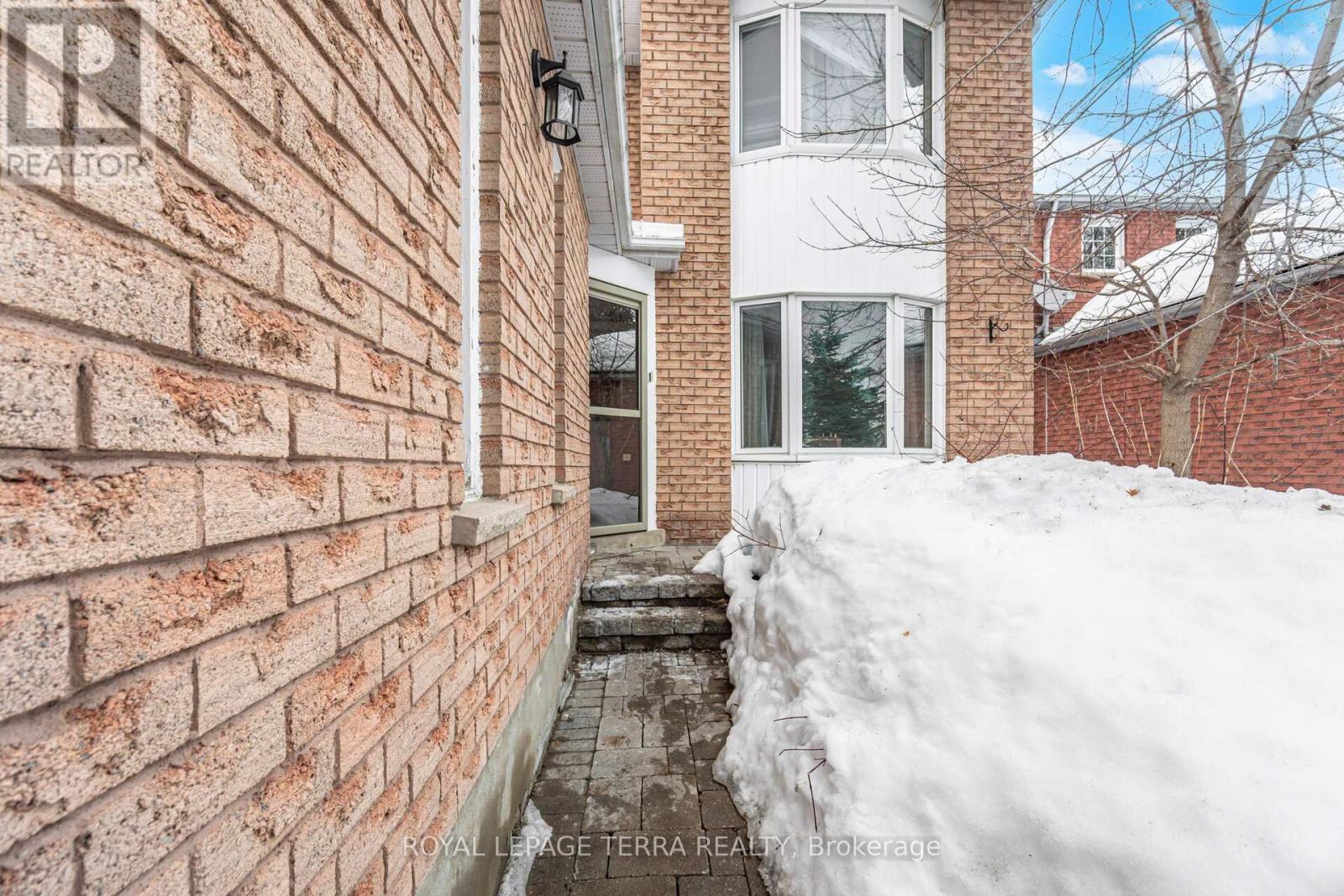 44 Carruthers Crescent, Barrie, ON - Outdoor