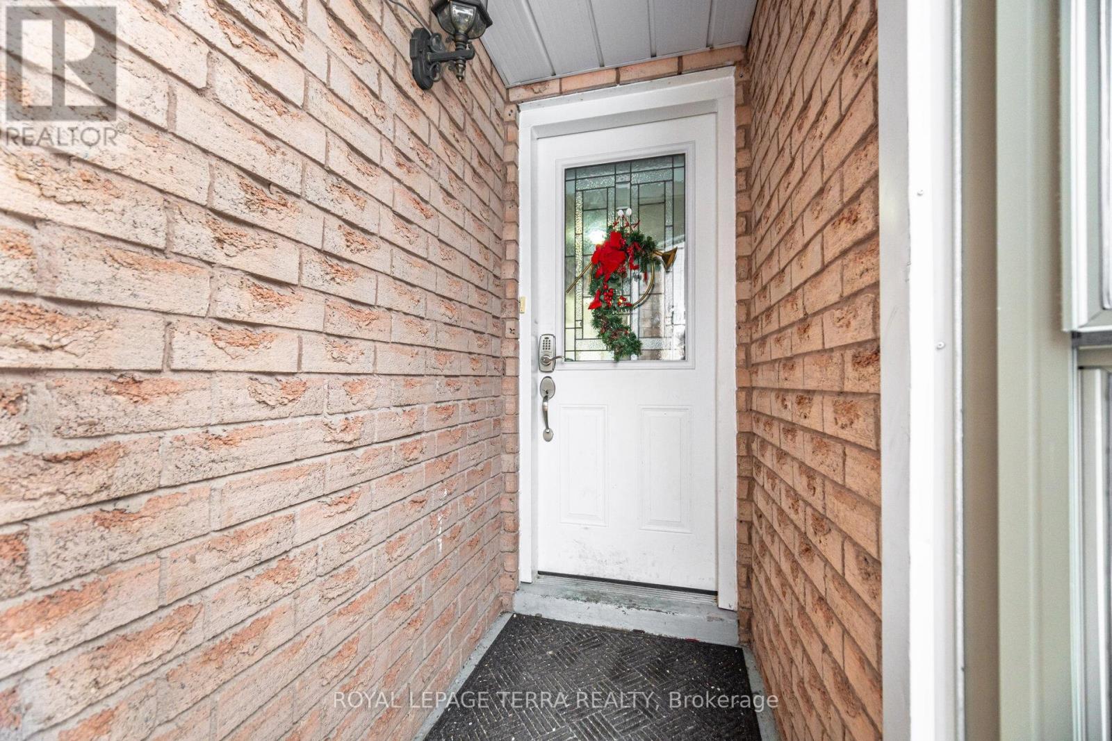 44 Carruthers Crescent, Barrie, ON - With Exterior