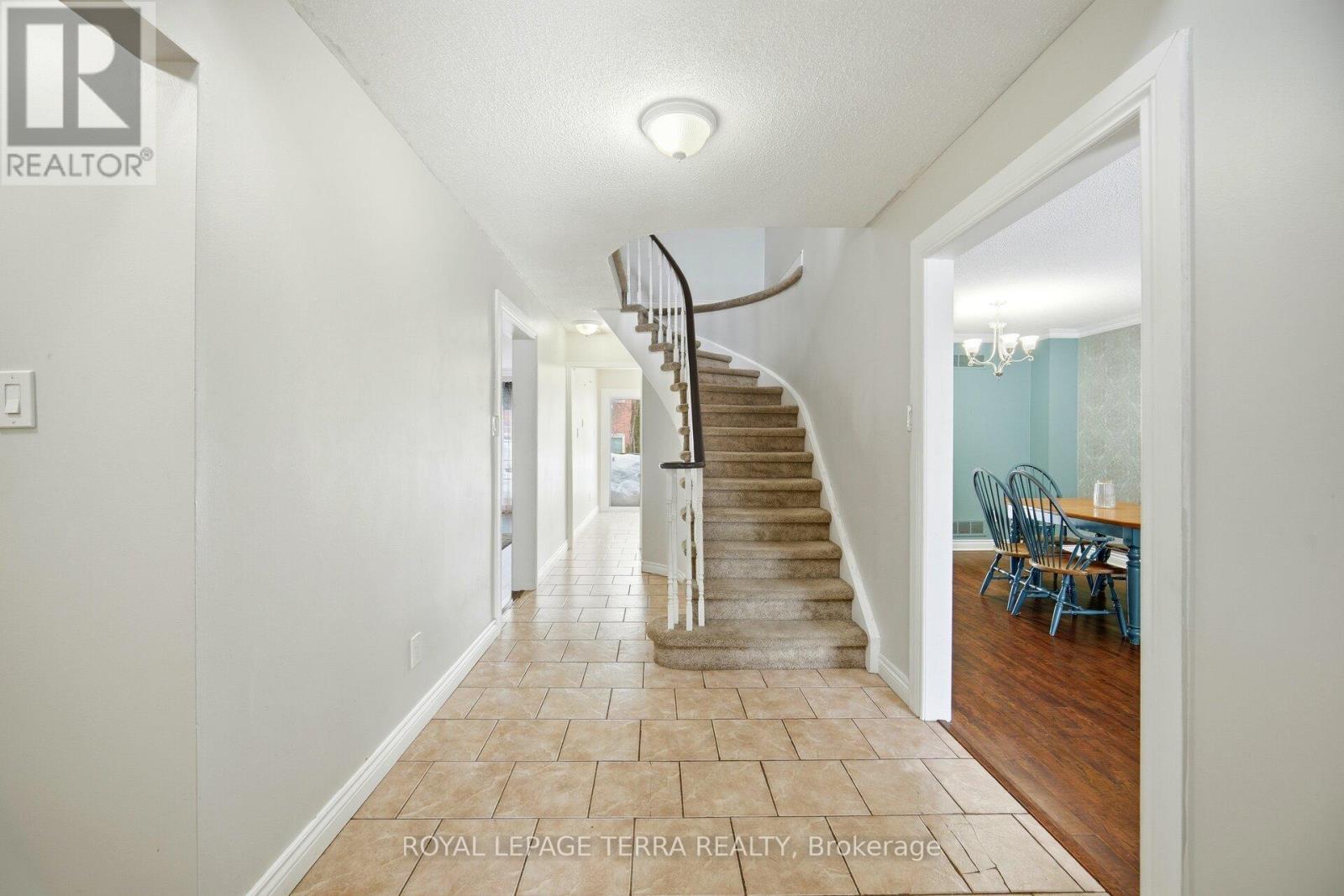 44 Carruthers Crescent, Barrie, ON - Indoor Photo Showing Other Room